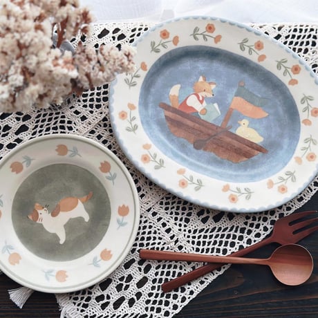 キツネとアヒルの船旅楕円皿/Fox and duck voyage oval plate