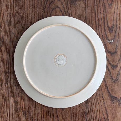馬と赤い実の平皿　7寸/A plate of horses and red berries