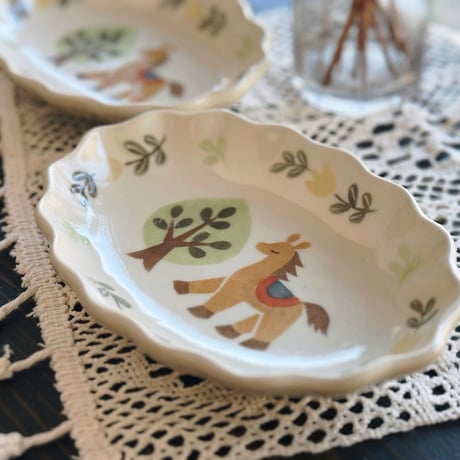 フラワープレート“馬ともみの木”/Flower plate "Horse and Fir Tree"