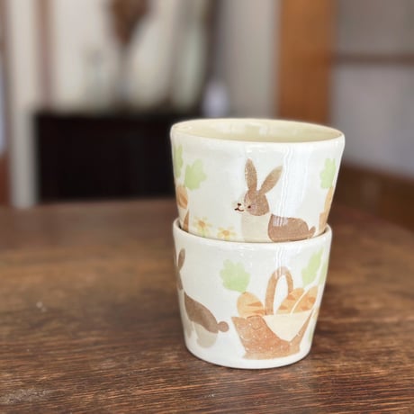 フリーカップ“うさぎとにんじんカゴ/Free cup "Rabbit and carrot basket"