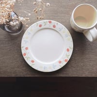 イチゴと黄色いお花のリム皿　6寸/Strawberry and yellow flower rim plate