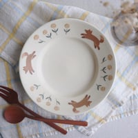 キツネとタンポポのリム皿/Fox and dandelion rim dish