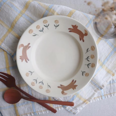 キツネとタンポポのリム皿/Fox and dandelion rim dish