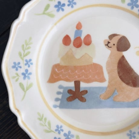 フラワーリムプレート“犬のお誕生日”/Flower Rim Plate "Dog's Birthday"