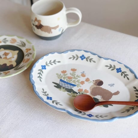 花オーバルプレート”ポーティと青いプランター”/Flower Oval Plate "Portie and the Blue Planter"