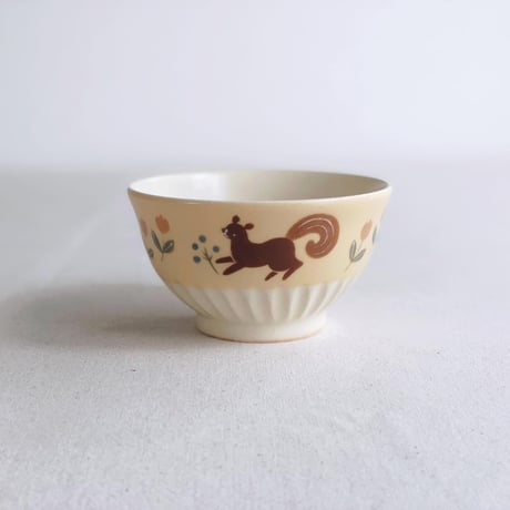 リスとチューリップのお茶碗/Squirrel and tulip bowl