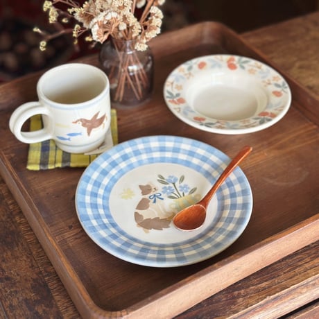 リムプレート“ねこと青い花”/Rim plate "Cat and blue flower"