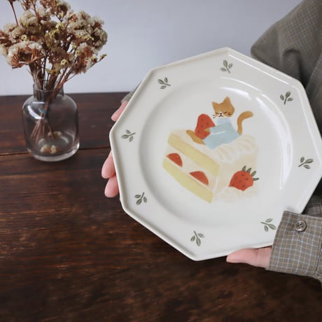八角皿“ショートケーキと猫”/Octagonal Plate "Shortcake and Cat"