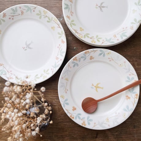 草花と鳥の七寸皿/Flower and bird plate