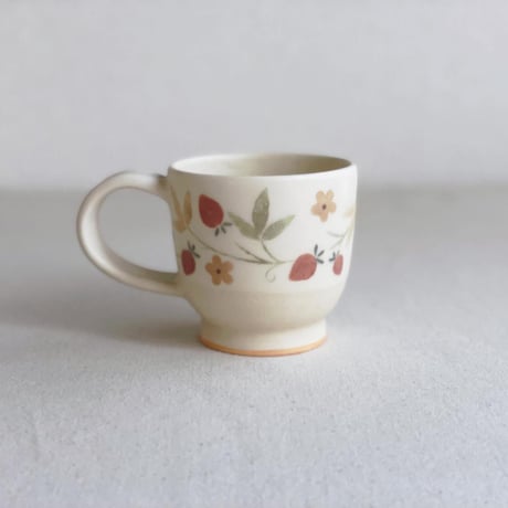 イチゴとお花のマグカップ/Strawberry and flower mug
