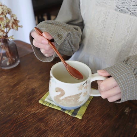 マグカップ“枝垂れ花とスワン”/Mug "Weeping Flower and Swan"