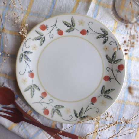 イチゴとお花のパスタ皿7寸/Strawberry and flower pasta dish