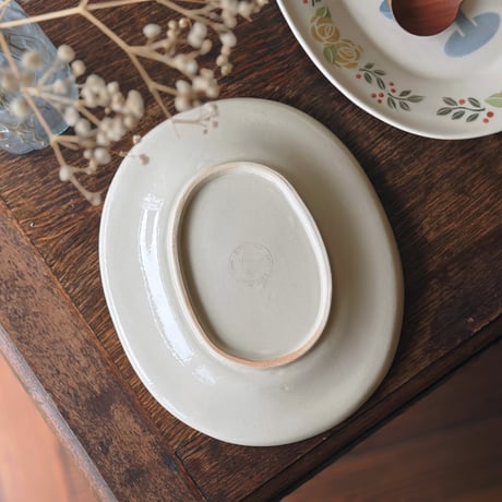 楕円皿“うさぎとアイスクリーム”/Oval plate "Rabbit and Ice Cream"
