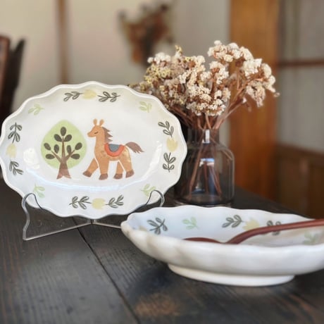 フラワープレート“馬ともみの木”/Flower plate "Horse and Fir Tree"