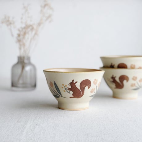 リスとチューリップのお茶碗/Squirrel and tulip bowl