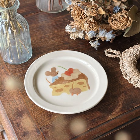 リム皿M”ネズミとチーズケーキ”/Rimmed Plate M "Mouse and Cheesecake"
