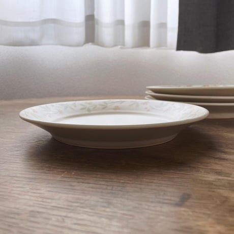 草花と鳥の七寸皿/Flower and bird plate