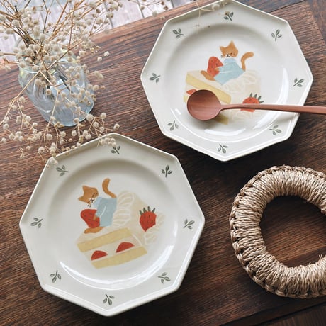 八角皿“ショートケーキと猫”/Octagonal Plate "Shortcake and Cat"
