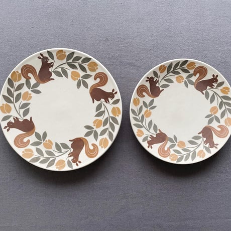 リスとチューリップの平皿　6寸/Flat plate of squirrel and tulip(s-size)