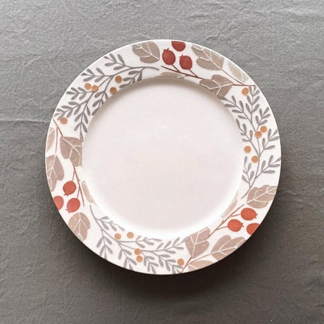 赤い木の実のリム皿　6寸/Red nut rim plate(s-size)