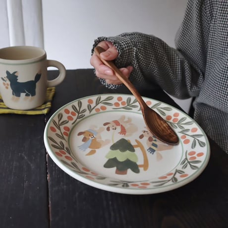 リムプレート“犬のもみの木運び”/Rim Plate "Dog Carrying Fir Tree"