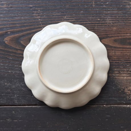 フラワーリムプレート“キツネとうさぎ”/Flower Rim Plate "The Fox and the Rabbit Go Out"