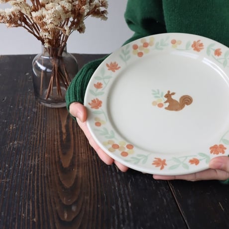 リムプレート“リスと赤いバラ”/Rim Plate "Squirrel and Red Rose"
