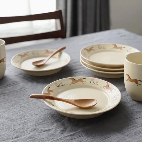 馬とチューリップのリム皿 6寸 /Horse and tulip rim plate (s-size)