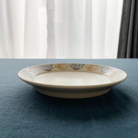 黄色い鳥と花籠のリム皿 7寸 / Yellow bird and flower basket rim plate (m-size)