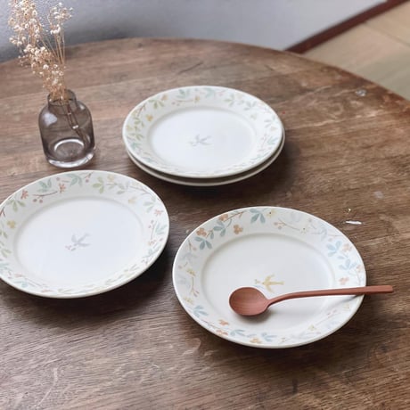 草花と鳥の七寸皿/Flower and bird plate