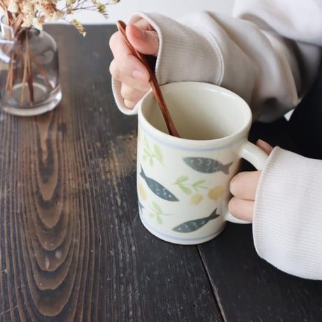 マグカップ“青い魚と黄色いお花”/Mug "Blue fish and yellow flowers"