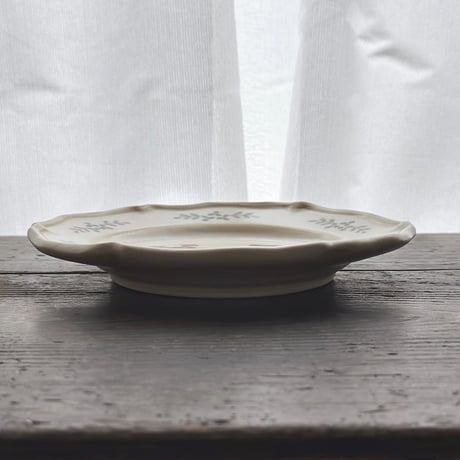 ねことピアノの花リム皿/Cat and piano flower rim plate