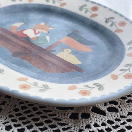 キツネとアヒルの船旅楕円皿/Fox and duck voyage oval plate
