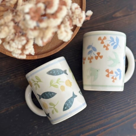 マグカップ“青い魚と黄色いお花”/Mug "Blue fish and yellow flowers"