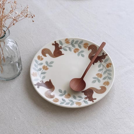 リスとチューリップの平皿　7寸/Plate of squirrels and tulips