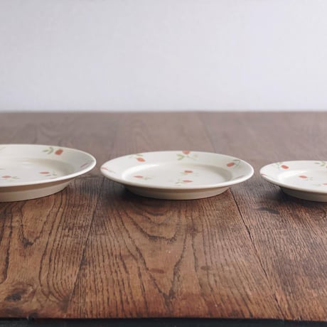 コロコロいちごリム皿/Korokoro Strawberry Rim Plate