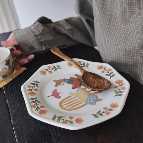 オクトゴナルプレート“くまとアヒルのおやつ”/Octogonal Plate "Today's Snack for Bear and Duck"