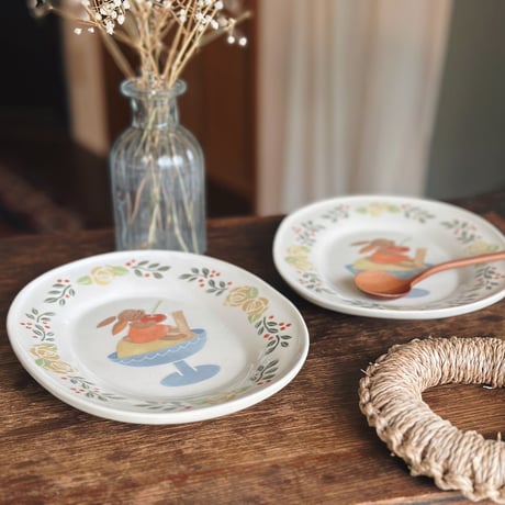 楕円皿“うさぎとアイスクリーム”/Oval plate "Rabbit and Ice Cream"