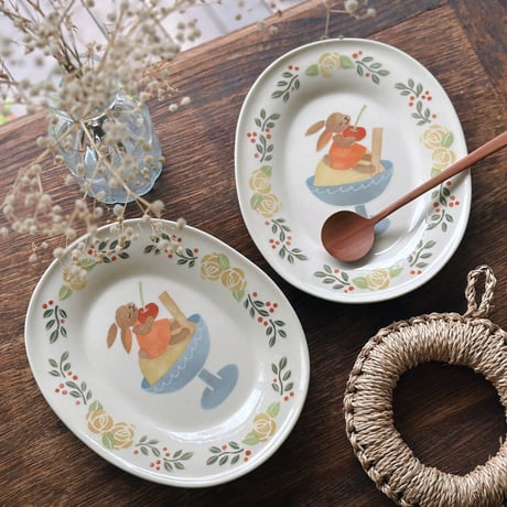 楕円皿“うさぎとアイスクリーム”/Oval plate "Rabbit and Ice Cream"