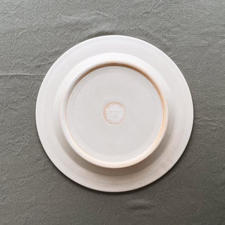 赤い木の実のリム皿　6寸/Red nut rim plate(s-size)