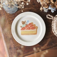リム皿M”犬といちごタルト”/Rimmed Plate M "Dog and Strawberry Tart"