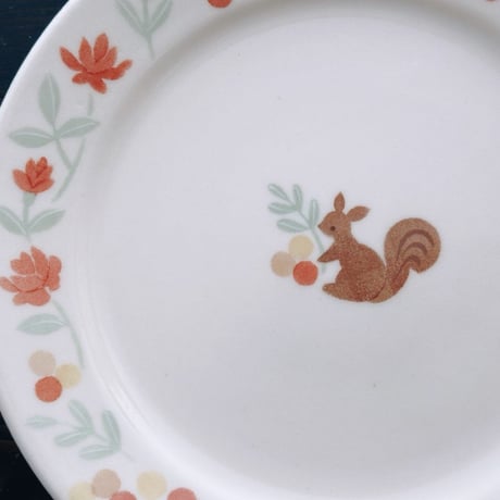 リムプレート“リスと赤いバラ”/Rim Plate "Squirrel and Red Rose"