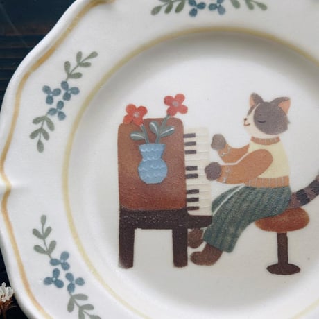 ねことピアノの花リム皿/Cat and piano flower rim plate