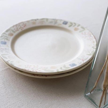 お花畑のリム皿　7寸/Flower field rim plate