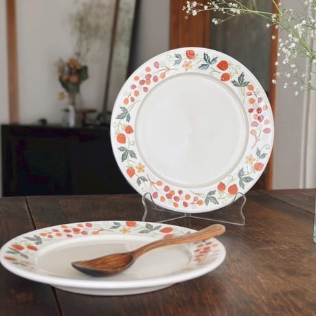 リム皿“いちごとぶどう”/Rimmed plate "Strawberry and Grape"
