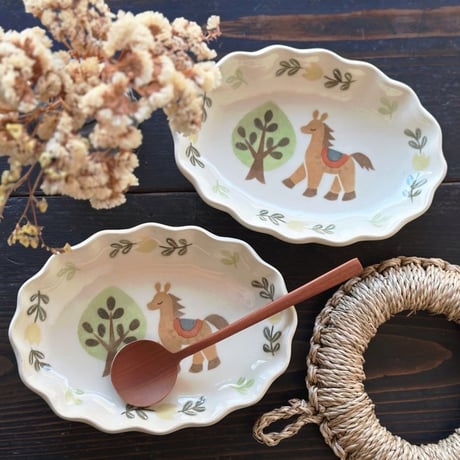 フラワープレート“馬ともみの木”/Flower plate "Horse and Fir Tree"