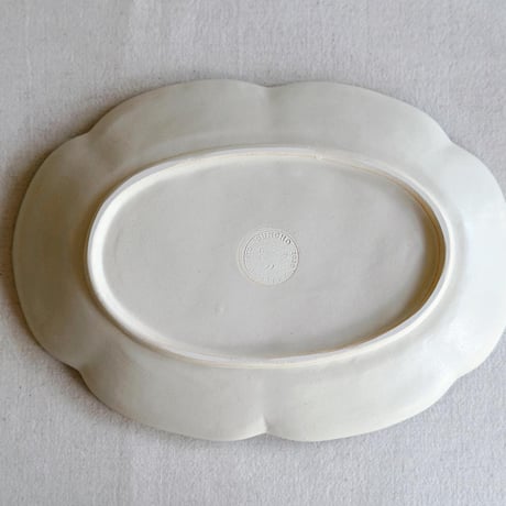 花オーバルプレート”ポーティと青いプランター”/Flower Oval Plate "Portie and the Blue Planter"
