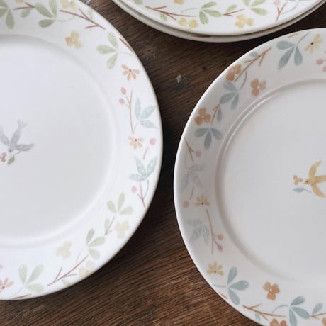 草花と鳥の七寸皿/Flower and bird plate