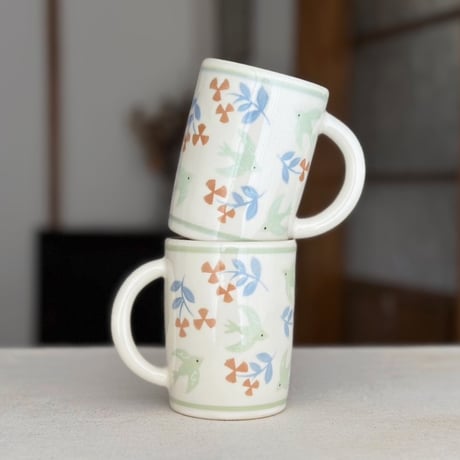 マグカップ“ヒワ鳥とオレンジのお花”/Mug"A Siskin and an Orange Flower"
