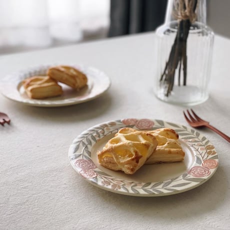 バラのリム皿　6寸/Rose rim dish(s-size)